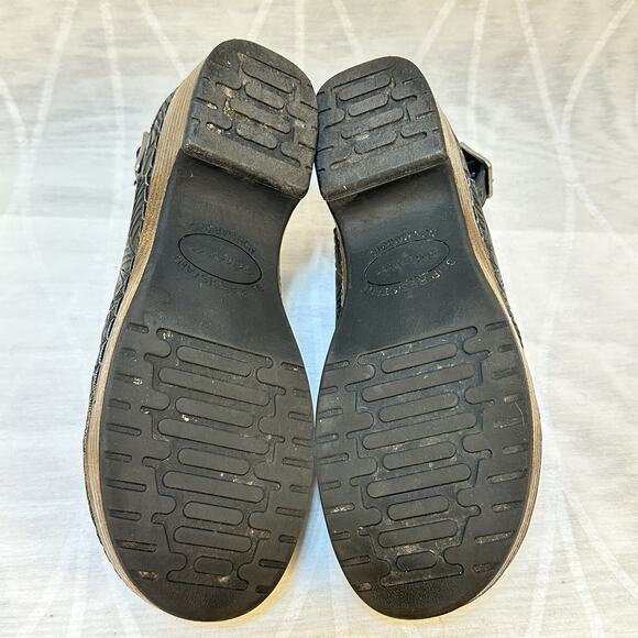 Bella Vita Starlee sz 8 Clogs Heel Strap Slip Resistant Black Tooled Leather - Picture 9 of 10